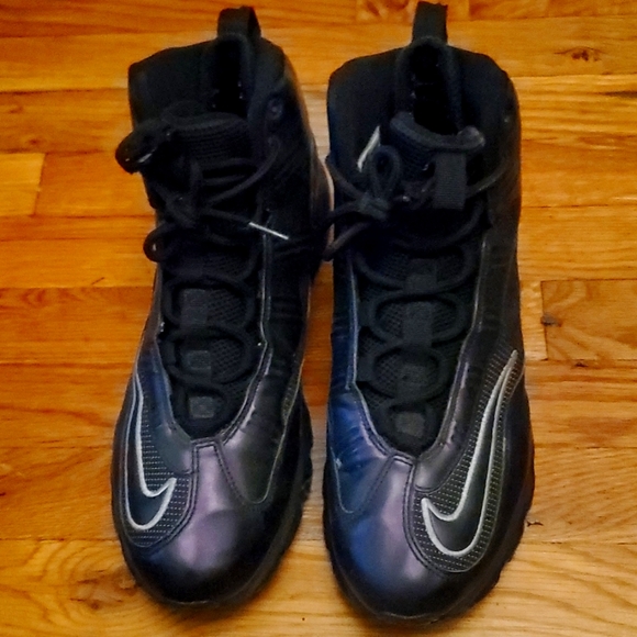 Sneakers - Picture 1 of 5